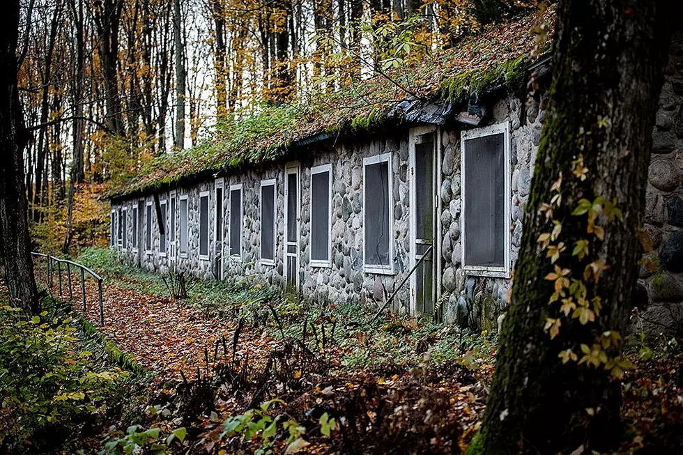 There’s A Creepy Abandoned Motel In These Woods Near Gaylord, Michigan