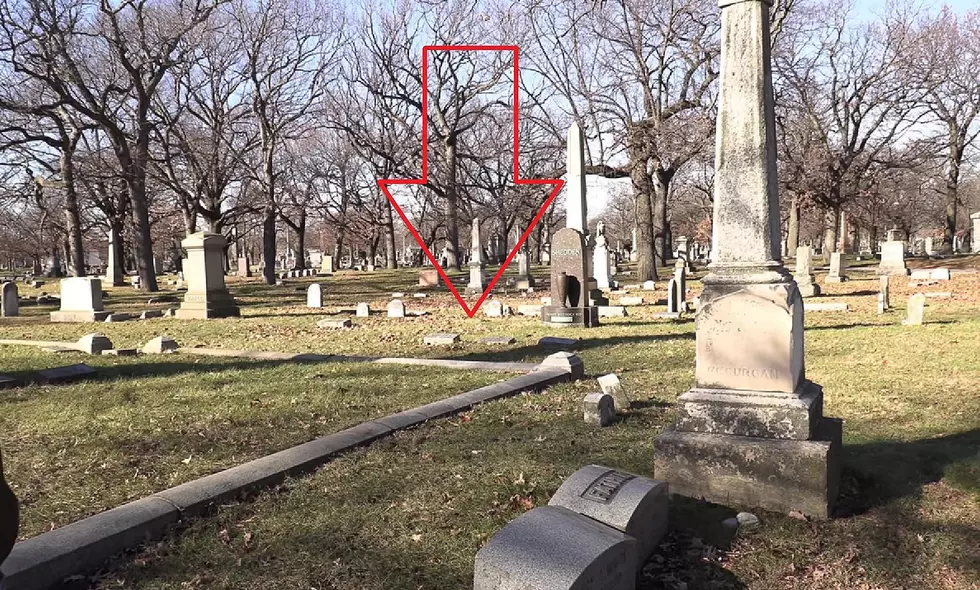 Urban Legend Says There&#8217;s a Vampire Buried in this Chicago Cemetery